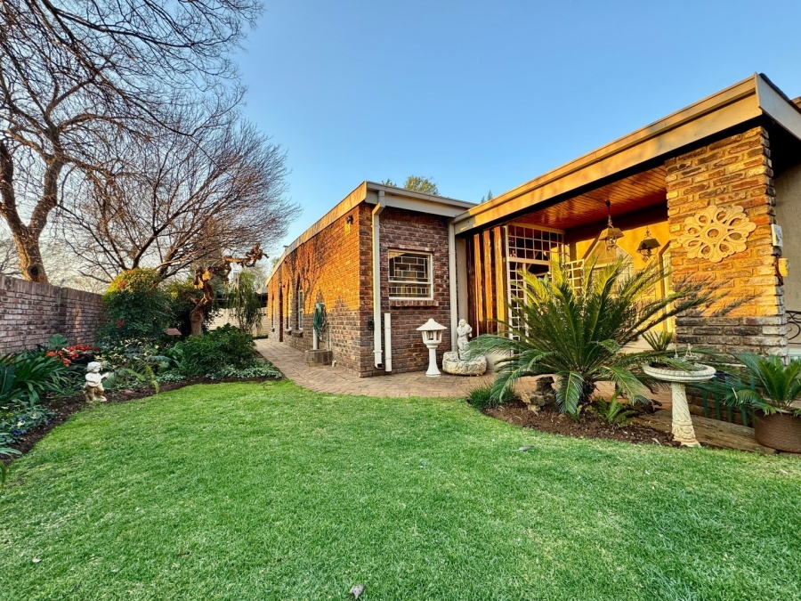 5 Bedroom Property for Sale in Baillie Park North West